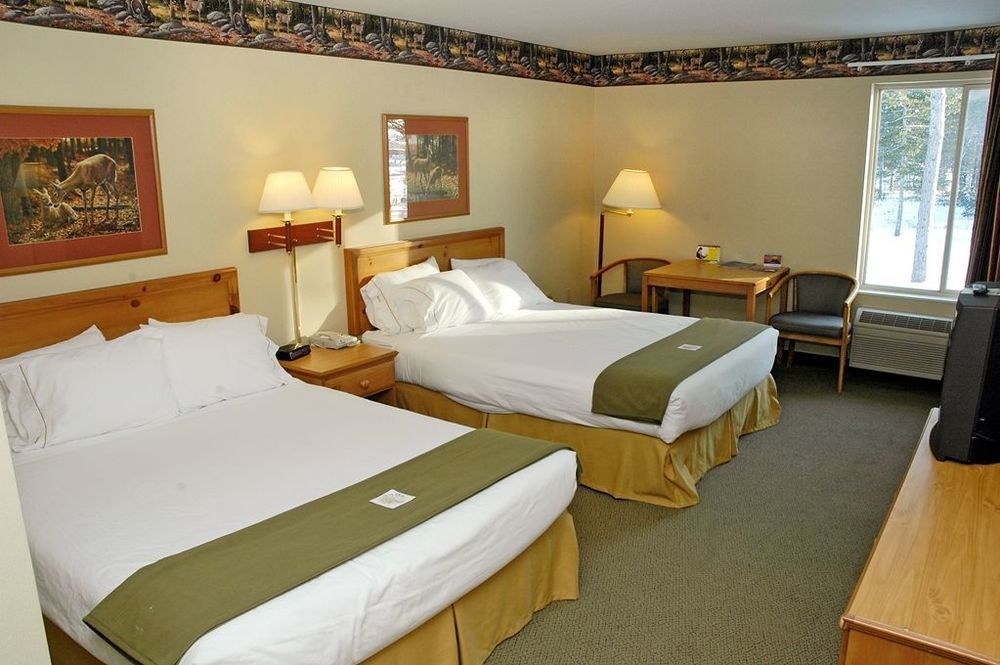 Pellston Lodge Room photo