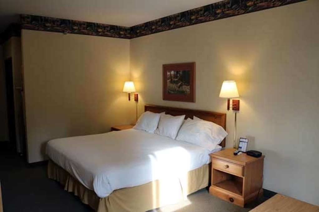 Pellston Lodge Room photo