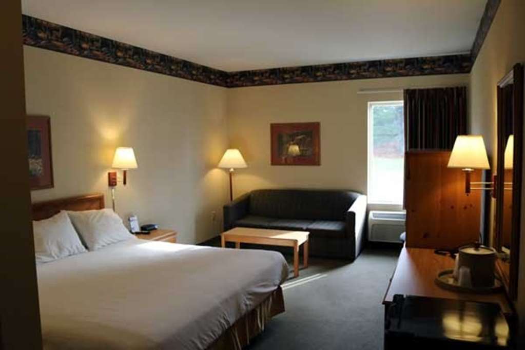 Pellston Lodge Room photo